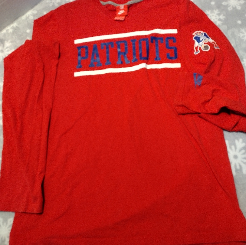New England Patriots Nike Long Sleeve Shirt Men’s Large Red Vintage. In very goo